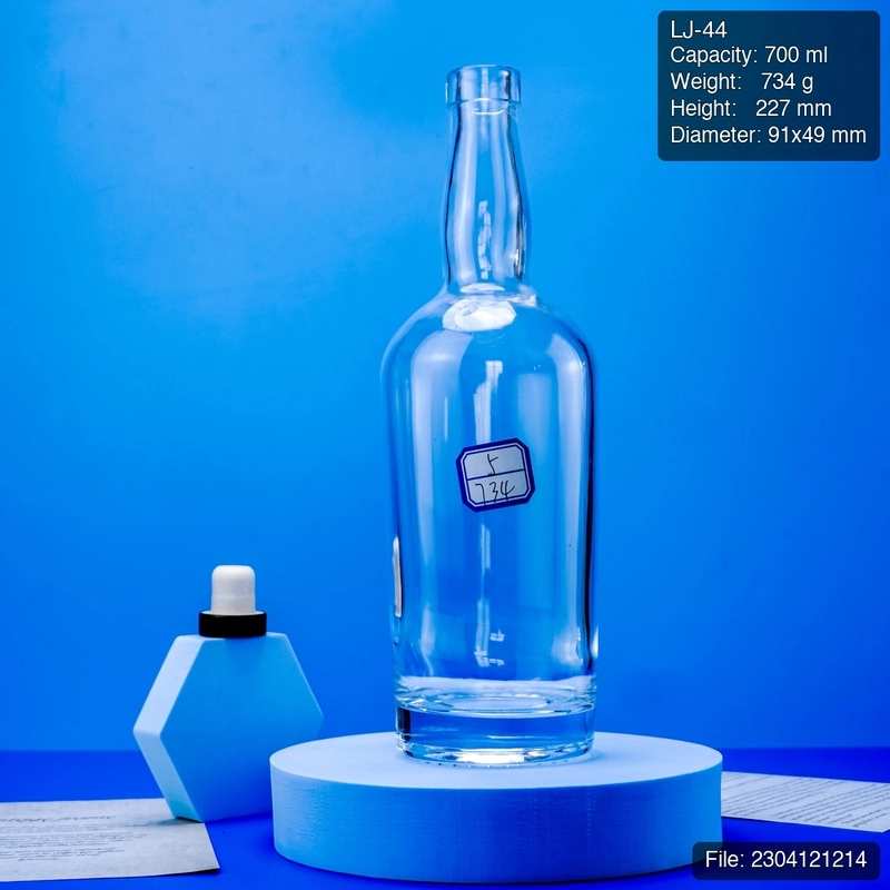 700ml Classic Super Flint Spirit Bottle with Heavy Base