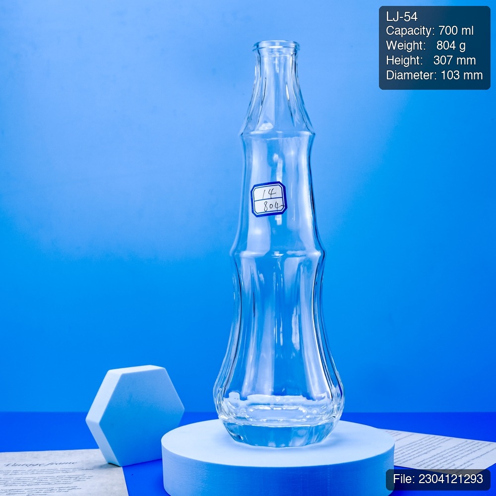 700ml Sculpted Super Flint Whisky Bottle with Heavy Base